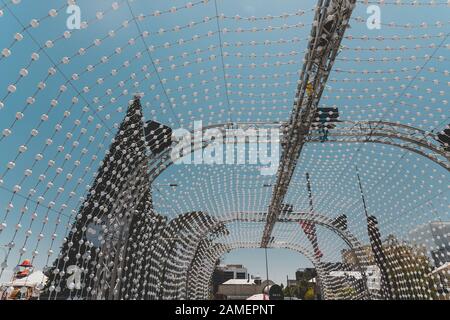 Perth, AUSTRALIEN - 26. Dezember 2019: Details zum Yagan Square in Perth CBD, einem der Hauptbereiche des Stadtzentrums Stockfoto