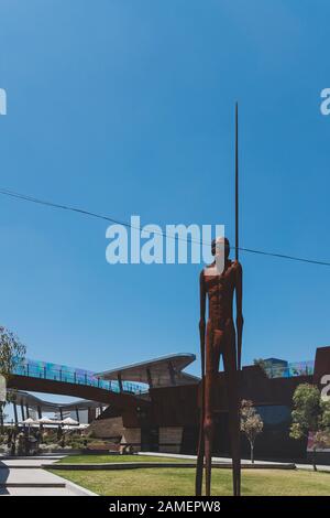 Perth, AUSTRALIEN - 26. Dezember 2019: Details zum Yagan Square in Perth CBD, einem der Hauptbereiche des Stadtzentrums Stockfoto