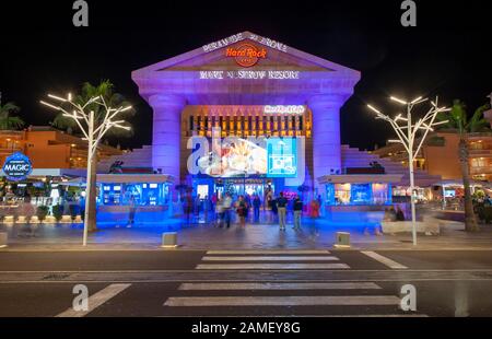 Los CRISTIANOS - TENERA, SPANIEN - DEC 29, 2019: Hard Rock Café am Boulevard Avenida de las Americas in der beliebten Stadt Los Cristianos on the CAN Stockfoto