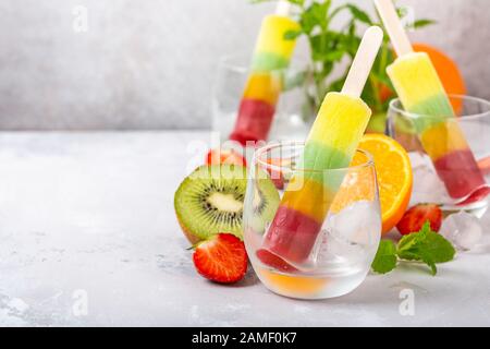 Leckere hausgemachte Eis am Stiel Stockfoto