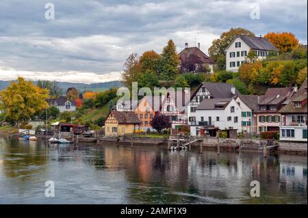 Malerische Aussicht auf Stein Am Rhein, eine kleine historische Stadt am Rhein in Schaffhausen, Schweiz Stockfoto