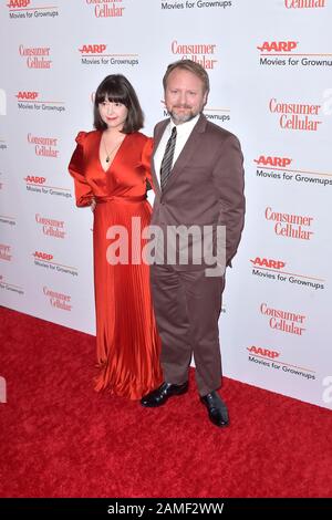 Rian Johnson mit Frau Karina Longworth bei den 19. Filmen für Grownups Awards im Hotel in Beverly Wilshire. Beverly Hills, 11. Januar 2020. Nutzung weltweit Stockfoto