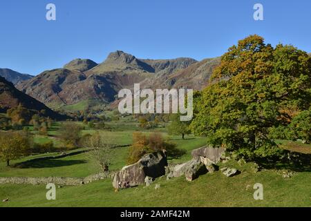 Die Langdale Pikes und die Langdale Boulders, im Vereinigten Königreich Stockfoto