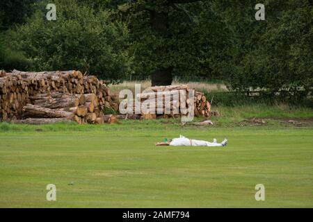 Cricket Match bei burwarton Cricket Club, Shropshire. Stockfoto