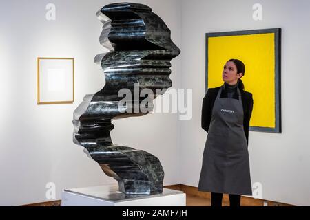 London, Großbritannien. Januar 2020. Tony Cragg (B. 1949), Black Face, Schätzung 120.000 GBP - 180.000 GBP - Christies präsentiert den Modern British Art Evening Sale am 21. Januar 2020, der die Auktionsserie des 20. Jahrhunderts in London startet und anschließend den Modern British Art Day Sale und The Genughungsd Eye folgt: Werke aus der Sammlung von allen und Beryl Freer am 22. Bzw. 23. Januar. Credit: Guy Bell/Alamy Live News Stockfoto