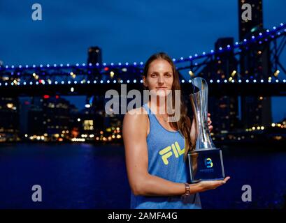 Karolina Pliskova (CZE) gewinnt das Brisbane International WTA-Turnier 2020 und besiegt Madison Keys (USA) 4-6, 6-4, 5-7 Stockfoto