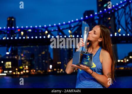 Karolina Pliskova (CZE) gewinnt das Brisbane International WTA-Turnier 2020 und besiegt Madison Keys (USA) 4-6, 6-4, 5-7 Stockfoto