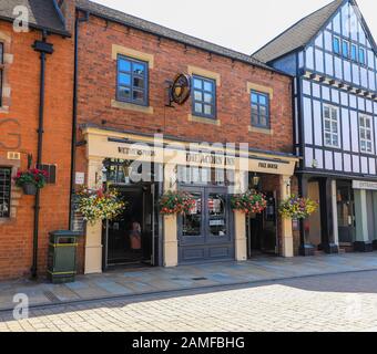 The Acorn Inn Pub, or Public House, a Wetherspoon Pub, Tamworth St., Lichfield, Staffordshire, England, Großbritannien Stockfoto