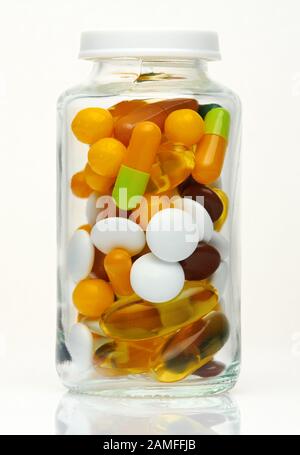 Glas Flasche voll von bunten Pillen, Tabletten, Vitamine, Drogen, Omega 3 Fischöl, Gel, Kapseln, Arznei- und Nahrungsergänzungsmittel für das Gesundheitswesen. Pharmace Stockfoto