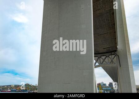 Die Brücke über den Amur Bay und die Golden Gate. Stockfoto