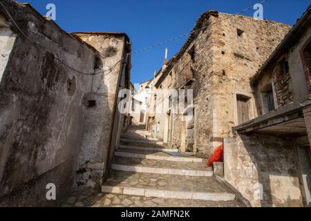 Ein 1-Euro-Haus zum Verkauf in Zungoli, italien Stockfoto