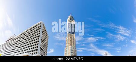 Bangkok, Thailand - 29. November 2019: Panoramablick auf das Baiyoke Sky Tower Hotel in Bangkok. Das höchste Gebäude der Stadt. 84 Etagen. Stockfoto
