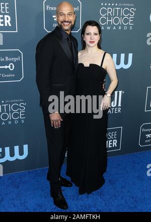 Santa MONICA, LOS ANGELES, KALIFORNIEN, USA - 12. JANUAR: Keegan-Michael Key und Elisa Key kommen zu den 25. Annual Critics' Choice Awards, die am 12. Januar 2020 im Barker Hangar in Santa Monica, Los Angeles, Kalifornien, USA abgehalten werden. (Foto von Xavier Collin/Image Press Agency) Stockfoto