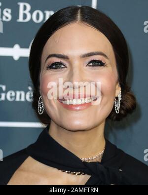 Santa MONICA, LOS ANGELES, KALIFORNIEN, USA - 12. JANUAR: Schauspielerin Mandy Moore, die Elie Saab trägt, kommt zu den 25. Jährlichen Critics' Choice Awards, die am 12. Januar 2020 im Barker Hangar in Santa Monica, Los Angeles, Kalifornien, Vereinigte Staaten abgehalten werden. (Foto von Xavier Collin/Image Press Agency) Stockfoto