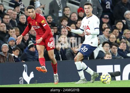 London, ENGLAND - 11. JANUAR Liverpooler Verteidiger Trent Alexander-Arnold räumt dem Tottenham Mittelfeldspieler Dele Alli während des Premier-League-Spiels zwischen Tottenham Hotspur und Liverpool im Tottenham Hotspur Stadium, London am Samstag, den 11. Januar 2020, ein. (Kredit: Jon Bromley / MI News) Foto darf nur für redaktionelle Zwecke in Zeitungen und/oder Zeitschriften verwendet werden, Lizenz ist für kommerzielle Zwecke erforderlich Stockfoto