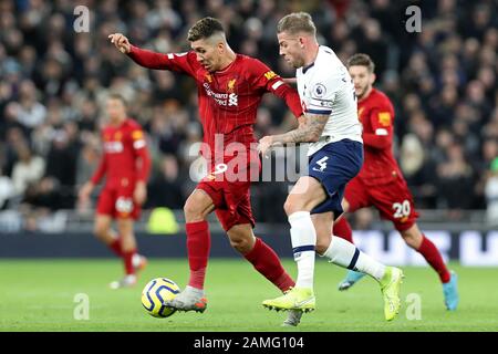 London, ENGLAND - 11. JANUAR TOTTENHAM Verteidiger Toby Alderweireld hasselt den Liverpooler Roberto Firmino während des Premier-League-Spiels zwischen Tottenham Hotspur und Liverpool im Tottenham Hotspur Stadium, London am Samstag, 11. Januar 2020. (Kredit: Jon Bromley / MI News) Foto darf nur für redaktionelle Zwecke in Zeitungen und/oder Zeitschriften verwendet werden, Lizenz ist für kommerzielle Zwecke erforderlich Stockfoto