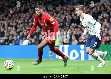 London, ENGLAND - 11. JANUAR LIVERPOOLS Mittelfeldspieler Georginio Wijnaldum im Einsatz mit dem Tottenham Mittelfeldspieler Harry Winks während des Premier-League-Spiels zwischen Tottenham Hotspur und Liverpool im Tottenham Hotspur Stadium, London am Samstag, 11. Januar 2020. (Kredit: Jon Bromley / MI News) Foto darf nur für redaktionelle Zwecke in Zeitungen und/oder Zeitschriften verwendet werden, Lizenz ist für kommerzielle Zwecke erforderlich Stockfoto