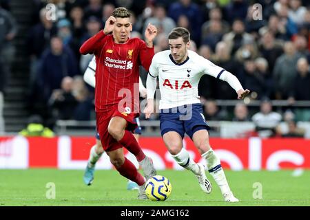 London, ENGLAND - 11. JANUAR DER Liverpooler Roberto Firmino kämpft mit dem Tottenham Mittelfeldspieler Harry Winks während des Premier-League-Spiels zwischen Tottenham Hotspur und Liverpool im Tottenham Hotspur Stadium, London am Samstag, den 11. Januar 2020. (Kredit: Jon Bromley / MI News) Foto darf nur für redaktionelle Zwecke in Zeitungen und/oder Zeitschriften verwendet werden, Lizenz ist für kommerzielle Zwecke erforderlich Stockfoto