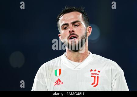 Miralem Pjanic von Juventus reagiert während des italienischen Champions-Serie-FUSSBALLSPIELS zwischen AS Roma und Juventus am 12. Januar 2020 im Stadio Olimpico in Rom, Italien - Foto Federico Proietti/ESPA-Imaes Stockfoto