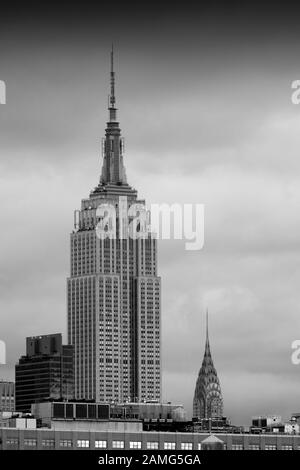 Die beeindruckende Skyline von Midtown Manhattan, einschließlich des Empire State Building und des Chrysler Building, New York City, Vereinigte Staaten von Amerika 2018. Stockfoto