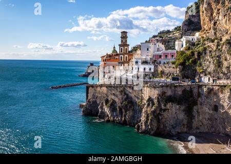 Collegiate Santa Maria Maddalena, Atrani, Provinz Salerno, Italien Stockfoto