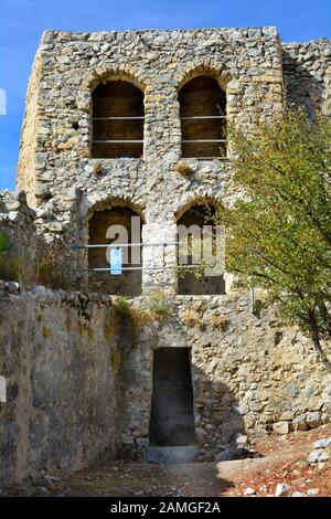 Zypern, Turm in mittelalterlichen Ruinen der Burg Saint Hilarion in der Nähe von Kyrenia alias Girne Stockfoto