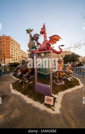 Las Fallas, Papermache-Modelle werden in der traditionellen Feier in Lobpreis des heiligen Joseph am 17.3.2019 in Valencia, Spanien, gebaut und gebrannt. Stockfoto