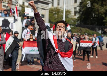Boston, USA, 5. Oktober 2019 irakischer Protest im Massachusetts State House. Die Demonstranten nehmen gegen fehlende Arbeitsplätze und Korruption Stellung. Stockfoto