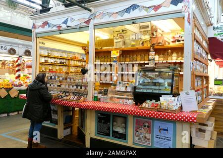 Clancy's Vegetarische Emporium Verkauf von Kräutern, Gewürzen, vegetarische und vegane Lebensmittel in Cardiff Central Market in Wales UK KATHY DEWITT Stockfoto