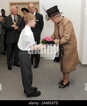 Der 9-jährige offizielle Vereinskampler von George Taylor für die britische Legionär, der die Königin H.M. bei der Eröffnung des neuen britischen Legionshauptquartiers in South London 2009 traf. Stockfoto