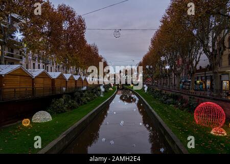 Le Castillet in Perpignan am Weihnachtsabend, Frankreich Stockfoto