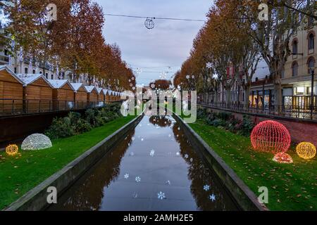 Le Castillet in Perpignan am Weihnachtsabend, Frankreich Stockfoto