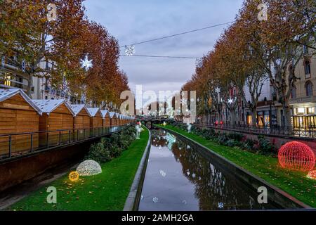 Le Castillet in Perpignan am Weihnachtsabend, Frankreich Stockfoto