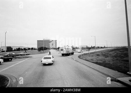 Mobile Quarantine Facility (MQF), mit der Besatzung der Lunar Landing Mission Apollo 12 an Bord, die im Bemannten Spacecraft Center (heute Johnson Space Center) in Houston, Texas, USA, am 29. November 1969 ankam. Bild mit freundlicher Genehmigung der NASA. () Stockfoto