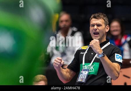 Trondheim, Norwegen. Januar 2020. Handball: Europameisterschaft, Lettland - Deutschland, Vorrunde, Gruppe C, 3. Spieltag. Bundestrainer Christian Prokop jubst. Kredit: Robert Michael / dpa-Zentralbild / dpa / Alamy Live News Stockfoto