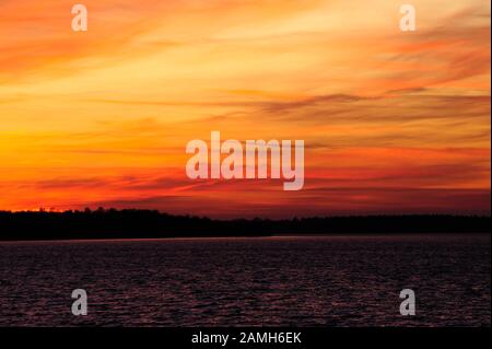 Klimaanlage, Sky, Westen, Osten, Sonne, Atmosphäre, Schönheit, Natur, Licht, Effekte, Hintergrund, Abstracts und Hintergründe, natürliche abstrakt, Farbe Symphonie, Stockfoto