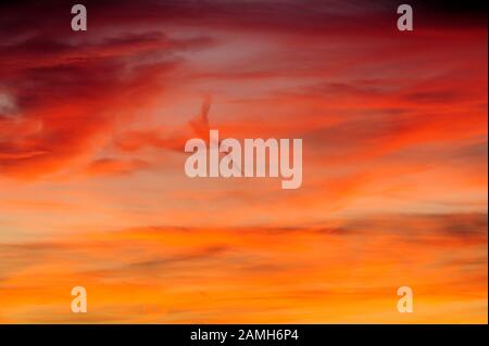 Klimaanlage, Sky, Westen, Osten, Sonne, Atmosphäre, Schönheit, Natur, Licht, Effekte, Hintergrund, Abstracts und Hintergründe, natürliche abstrakt, Farbe Symphonie, Stockfoto