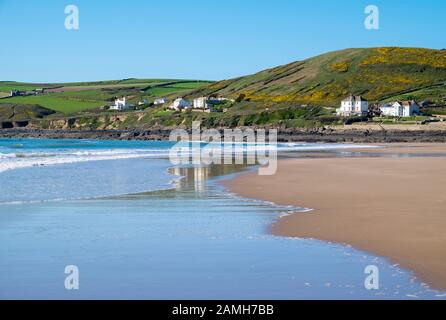 Croyde Strand und Meer an einem schönen Sommertag, Devon, Großbritannien Stockfoto