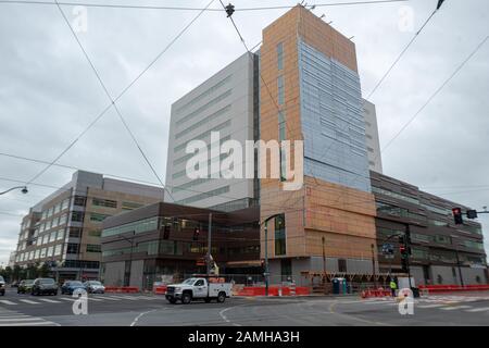 Bau im medizinischen Zentrum der University of California San Francisco (UCSF) im Stadtviertel Mission Bay in San Francisco, Kalifornien, 5. Dezember 2019. () Stockfoto