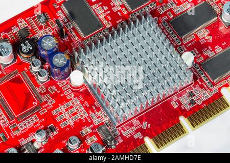 Elektronischer Schaltkreis und Kühlrippe an der Computervideo-Karte Stockfoto