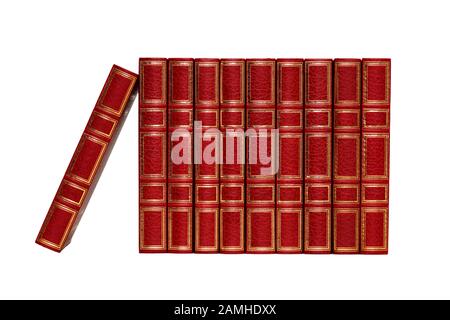 Klassiker rot verschlossene Bücher in einer Reihe auf weißem und hellgrauem Hintergrund Stockfoto