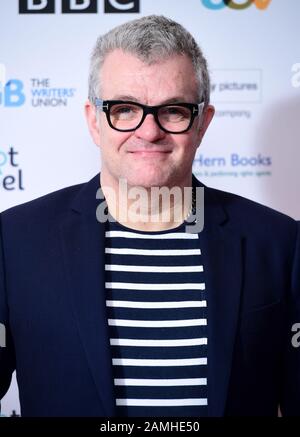 Jonathan Harvey kommt zu Den Writers' Guild Awards 2020, die am Royal College of Physicians, London, abgehalten werden. Stockfoto