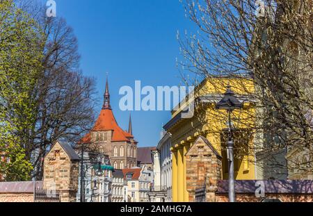 Stadtbild historischer Gebäude im Zentrum Rostocks Stockfoto