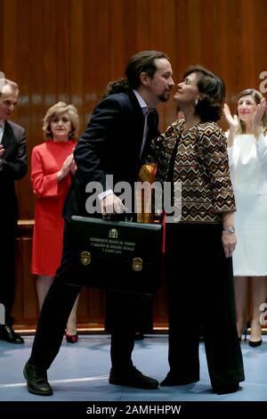 Madrid Spanien; 13.01.2020.- Pablo Iglesias (L) Zweiter Vizepräsident der spanischen Regierung und Minister für soziale Rechte und Agenda 2030 sowie Carmen Calvo Ministerin des Präsidiums, Beziehungen zu Den Gerichten und demokratische Erinnerung bei seiner Amtseinführung als Minister und Austausch von Ministerportfolios im Hauptsitz des Gesundheitsministeriums. Iglesias gehört der United We Party (Unidas Podemos) und Garzón a United Rigth (Izquierda Unida) an, die Koalition mit dem Präsidenten Spaniens Pedro Sánchez von der Socialist Workers Party (Psoe)Foto: Juan Carlos Rojas/Picture Alliance   usage wo Stockfoto