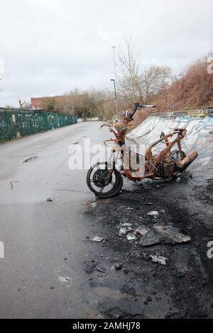 Januar 2020 - Roller In Bristol auf einem Fahrweg Ausgebrannt Stockfoto