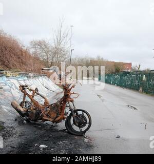 Januar 2020 - Roller In Bristol auf einem Fahrweg Ausgebrannt Stockfoto