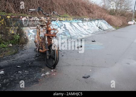 Januar 2020 - Roller In Bristol auf einem Fahrweg Ausgebrannt Stockfoto