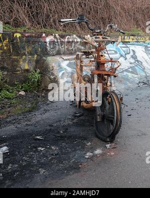 Januar 2020 - Roller In Bristol auf einem Fahrweg Ausgebrannt Stockfoto