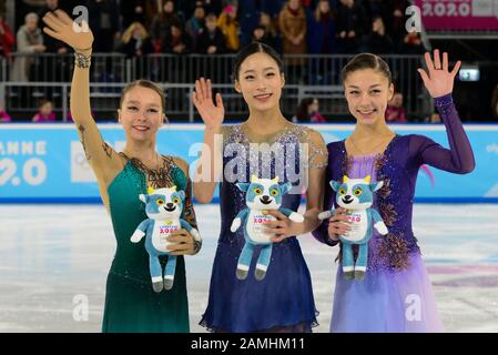 Lausanne, Schweiz. Januar 2020. Die Medaillengewinner bei der Single Skate Veranstaltung Der Frauen bei den Jugend-Olympischen Spielen in Lausanne 2020 posieren für ein Foto. Kseniia Sinitsyna aus Russland (links, Silbermedaille), Young You of Korea (Mitte, Goldmedaille) und Anna Frolova von Russland Credit: Christopher Levy/ZUMA Wire/Alamy Live News Stockfoto