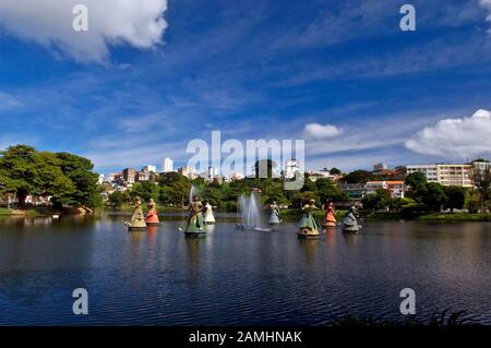 Orixás, Tororó Dyke, Costa e Silva Avenue, Salvador, Bahia, Brasilien Stockfoto